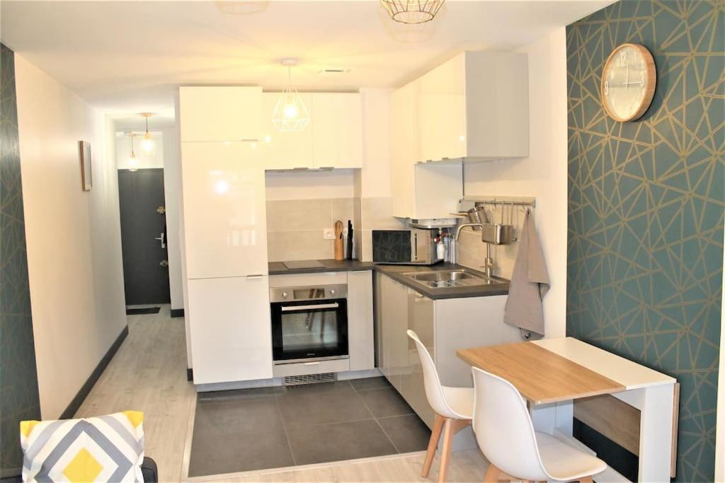 Le Chartreuse Apartment Voiron Bagian luar foto